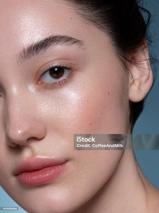 La tendencia de la "Glass Skin" (Piel de Vidrio) en el Skincare Coreano.